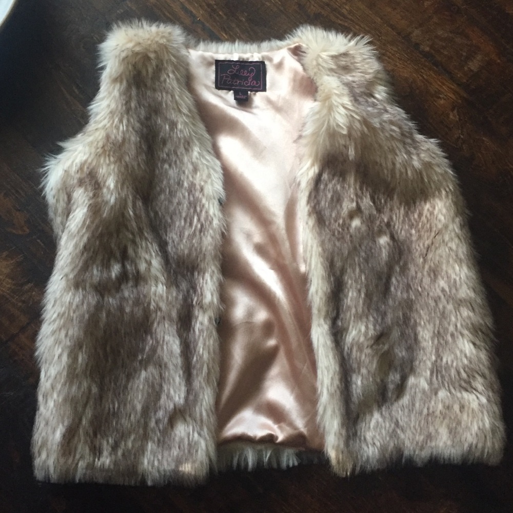 Faux fur vest size large